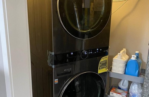 Lake Hills House | 2BR guest suite downtown Bellevue - Free parking