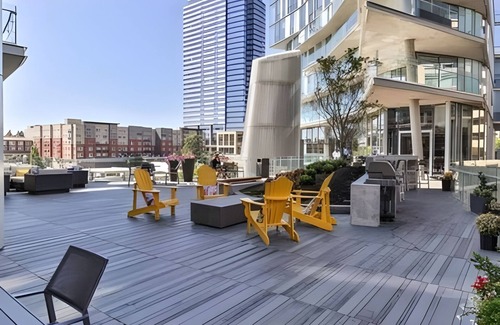 West Bellevue Apartment | 2BR | Gym, Rooftop, Pool | Bellevue | Sophari A
