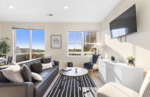 Newark Apartment | 2BR*HiddenGem*Skyline view*Rooftop Balcony