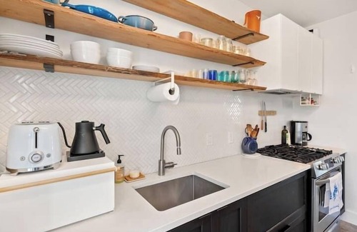 Cherrywood House | 2BR, Historic Neighborhood, Bright Space
