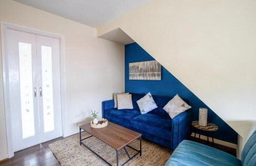 Wednesbury House | 2BR Home Near Shops & Transport Links