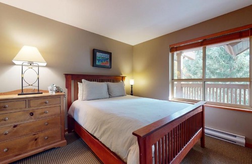 Village North House | 2BR in Symphony close to Whistler Village with Complex Hot Tub and Gas Fireplace