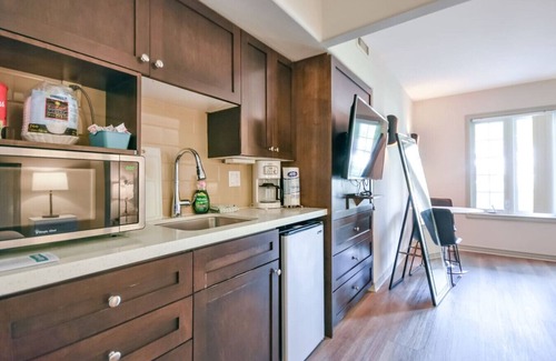 Oro-Medonte Apartment | 2BR King Suite Pool Sauna Heated Pool
