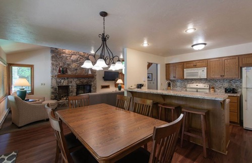 Baileys Harbor Condo | 2BR Lakefront Condo: Sauna, Indoor Pool, & Stunning Views
