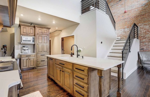 Downtown Colorado Springs Apartment | 2BR Loft, Bar & Pikes Peak Deck View, Downtown
