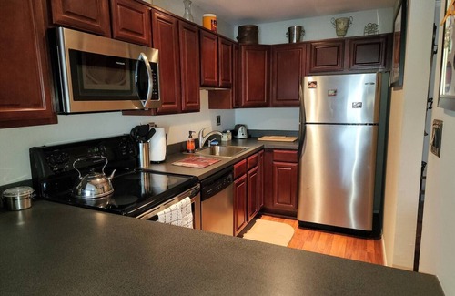 Cheltenham Apartment | 2BR, Long Term Monthly Discount