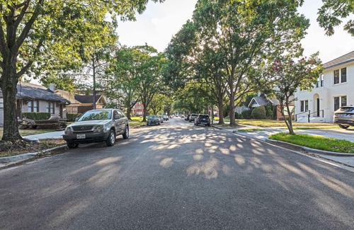 Neartown Apartment | 2BR Lower Westheimer Dream 03, Walkable Montrose ⭐️⭐️⭐️⭐️⭐️
