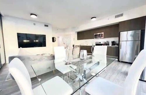 West End Apartment | 2BR Lux Downtown Apt amazing view Austin