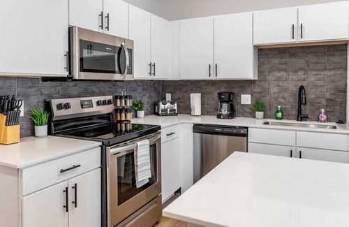 Midtown - Westport Apartment | 2BR Luxury New Apartment with Gym & Pool