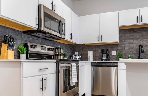 Midtown - Westport Apartment | 2BR Luxury New Apartment with Gym & Pool