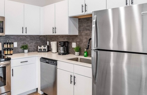 Midtown - Westport Apartment | 2BR Luxury New Apartment with Gym & Pool