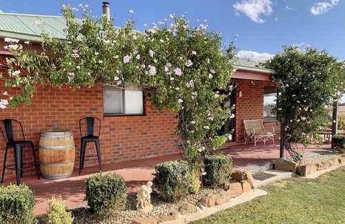 Mia Mia Villa | 2BR Mia Mia Vistas~Two Villas in Heathcote Wine Country~Spa, Fire Pit & Views