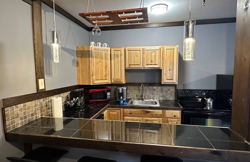 Lake Placid Condo | 2br Modern Condo #8 Walk to Main St & Mirror Lake