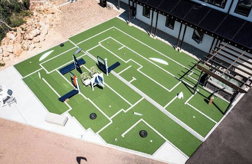 Monument House | 2BR♥Mountain&Lake view♥Hot Tub+MiniGolf+Pool Table