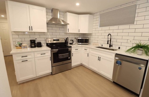 North Beacon Hill House | 2BR | Near Downtown + Airport Train + Stadiums + Light rail