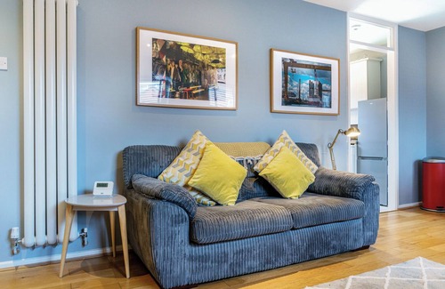Belfast City Centre Apartment | 2BR Next to City Centre & Queens Uni w/Spa Bath!| Pass the Keys