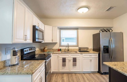 Orlando House | 2BR Orlando Getaway Pets OK + Fast Wi-Fi