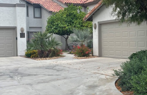 La Quinta Condo | 2BR PGA West Dog-Friendly Condo w/Stunning Lake and Mountain Views #248982