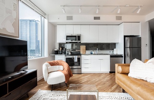 West Bellevue Apartment | 2BR | Pool, Gym & Rooftop | Bellevue | Sophari A