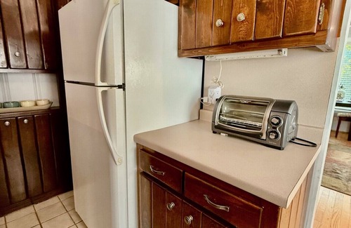 Winston - Salem House | 2BR Quiet Cottage- Walk to Wake Forest University