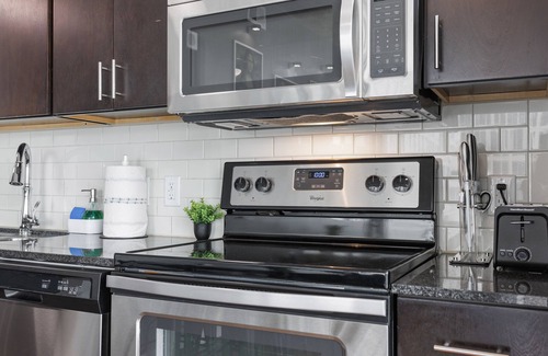 Midtown Condo | 2BR Relaxing High-Rise ATL Condo -King Bed & Free Parking! Balcony w/City View!