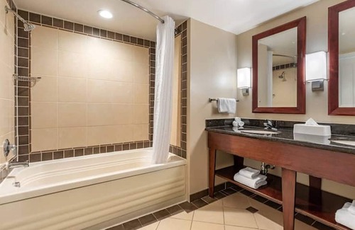 Northeast Virginia Beach Resort | 2BR Retreat with 2 Oceanfront Balconies at Hilton Ocean Beach Club Resort