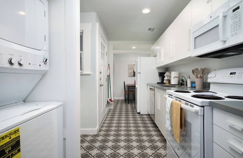Southtown Condo | 2BR Riverwalk Condo Corporate & Insurance Stays Fast Wi-Fi W/D Monthly