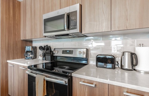 West Bellevue Apartment | 2BR | Rooftop, Gym, Lounge | Bellevue | Sophari C