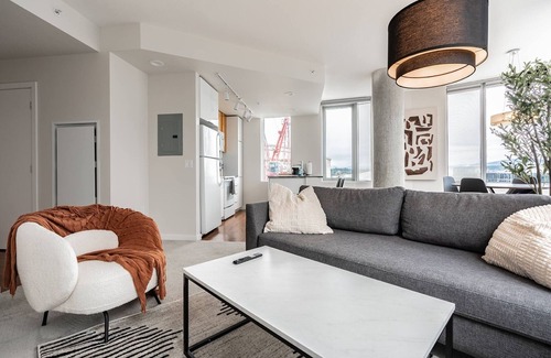 West Bellevue Apartment | 2BR | Rooftop, Gym, Pool | Bellevue | Sophari A
