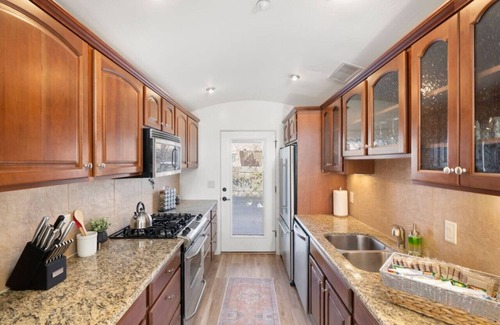 Uptown Sedona Apartment | 2BR Serene Red Rock Retreat - Hot Tub & Nice Views