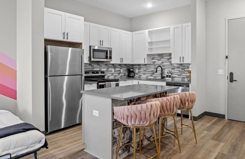 South Nashville Apartment | 2BR, Sleeps 6, Free Parking, 8 Min to Broadway