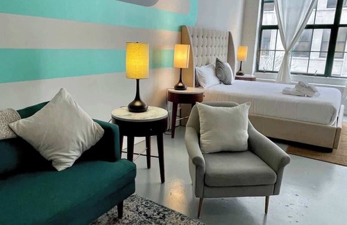 Downtown West Apartment | 2Br Spacious Loft Downtown STL