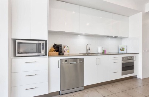 Cairns Central Business District Apartment | 2BR Stylish Getaway@Harbour Lights Cairns Sleeps 6
