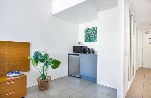 Cairns Central Business District Apartment | 2BR Stylish Getaway@Harbour Lights Cairns Sleeps 6