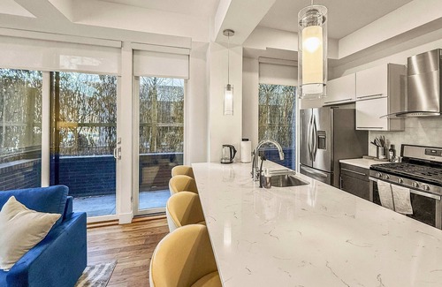 Olde Kensington Apartment | 2BR Stylish Stay | Sleeps 8 | Northern Liberties