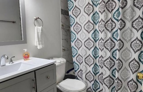 Buechel House | 2BR Townhome w Parking|King beds in Louisville, KY