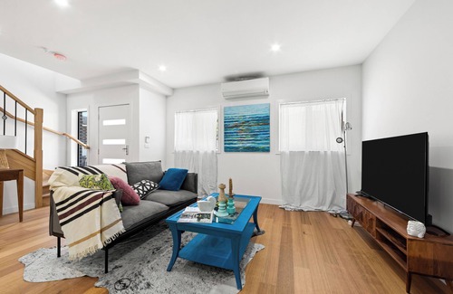 Bellfield House | 2BR townhouse by North land shopping centre Melbourne