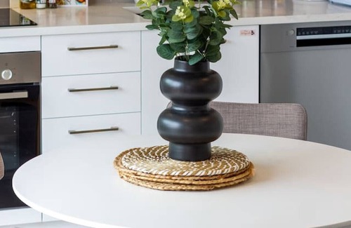 Christchurch Apartment | 2BR Townhouse: Cosy, Close to City, Car Park