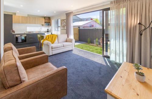 Riccarton Apartment | 2BR Townhouse, Riccarton Mall, Hagley Park