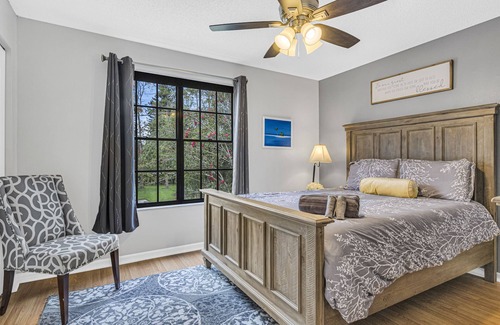 Lake Magdalene House | 2BR Townhouse w/ Gigabit Internet & awesome Jetted showers!