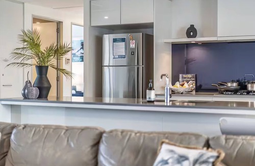 Surfers Paradise Apartment | 2BR Unit Heart of Surfers Paradise - Spa, Pool