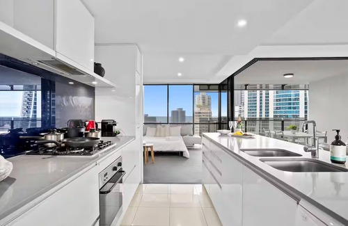 Surfers Paradise Apartment | 2BR Unit Heart of Surfers Paradise - Spa, Pool