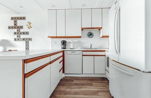 Nawiliwili Apartment | 2BR Unit | Walk to Kalapaki Beach – Onsite Pool, Tennis & Easy Access to Dining