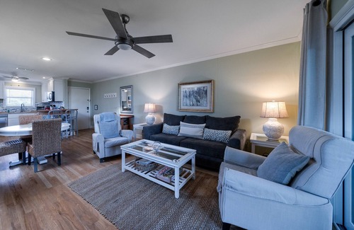 Seabrook Island House | 2BR Updated w/Marsh Views! Walk to Tennis/Lake House! Neighborhood Pool! Pet Friendly!