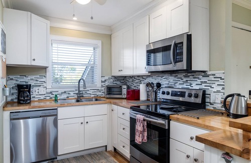 Seabrook Island House | 2BR Updated w/Marsh Views! Walk to Tennis/Lake House! Neighborhood Pool! Pet Friendly!