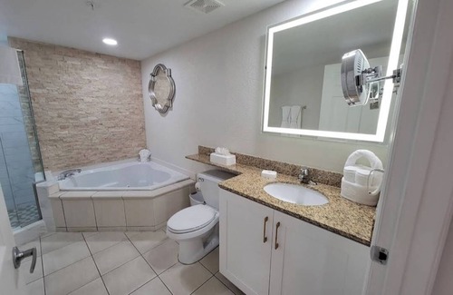 West Kissimmee Resort | 2BR Villa. 14 beautiful onsite pools. Jacuzzi Tub! Minutes from all attractions