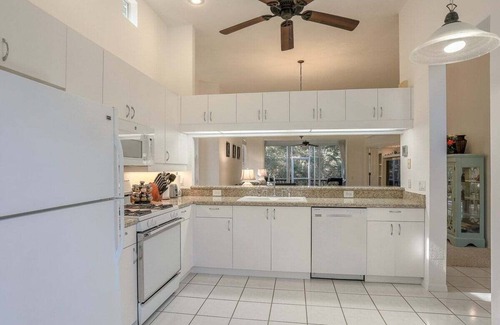 Braden River House | 2BR villa centrally located in University Park - Forest View