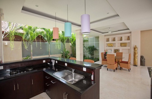 Batubelig Villa | 2BR Villa, Short Walk To Batu Belig Beach - DAILY BREKKIE! W/Swimming Pool!
