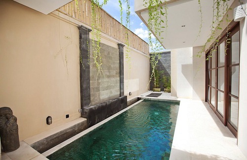 Batubelig Villa | 2BR Villa, Short Walk To Batu Belig Beach - DAILY BREKKIE! W/Swimming Pool!
