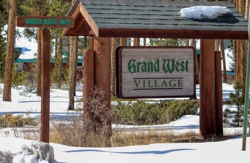 Leadville Cabin | 2BR w/Loft - Fireplace, BBQ, Horseshoe Pit, Swing